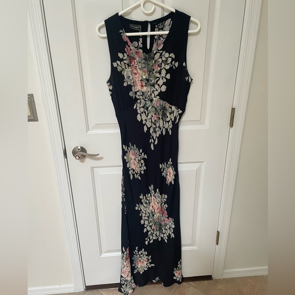 Super flattering Dress - Medium